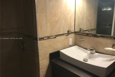 Condo in Doral, Florida, 1 bedroom  № 2002780 - photo 13