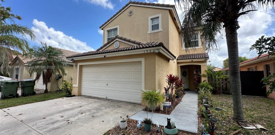 House in Homestead, Florida 4 bedrooms, 179.12 sq.m. № 1702329