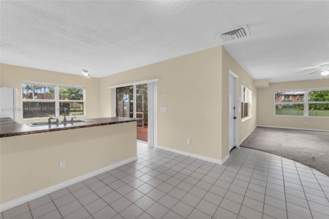 Townhouse in West Palm Beach, Florida 2 bedrooms, 125.42 sq.m. № 1692142 - photo 11