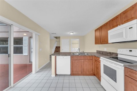 Townhouse in West Palm Beach, Florida 2 bedrooms, 125.42 sq.m. № 1692142 - photo 13