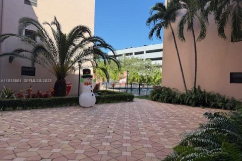 Condo in Miami, Florida, 2 bedrooms  № 1994134 - photo 3