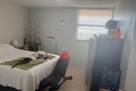 Condo in Miami, Florida, 2 bedrooms  № 1994134 - photo 23