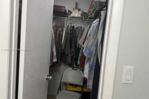 Condo in Miami, Florida, 2 bedrooms  № 1994134 - photo 9