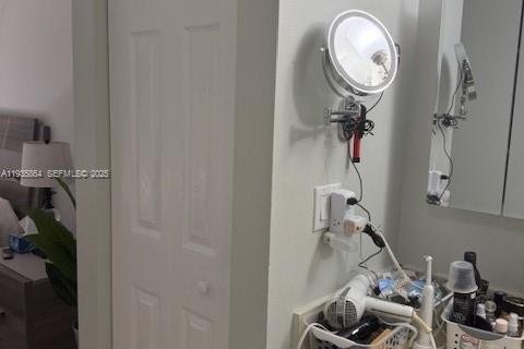 Condo in Miami, Florida, 2 bedrooms  № 1994134 - photo 13