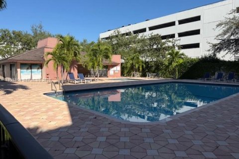 Condo in Miami, Florida, 2 bedrooms  № 1994134 - photo 4