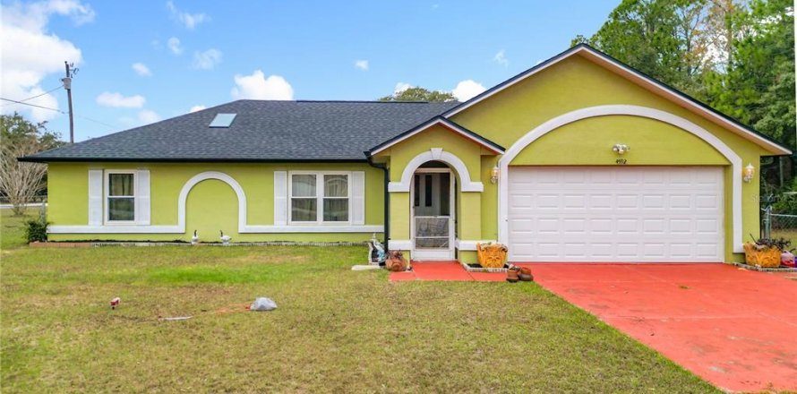 House in Dunnellon, Florida 3 bedrooms, 145.39 sq.m. № 2233208