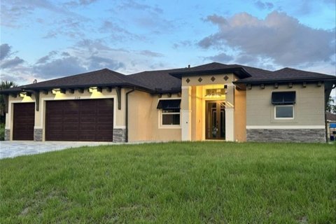 House in North Port, Florida 3 bedrooms, 181.62 sq.m. № 2221710