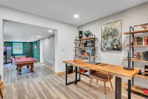 House in Miami, Florida 5 bedrooms, 257.15 sq.m. № 2058537 - photo 19