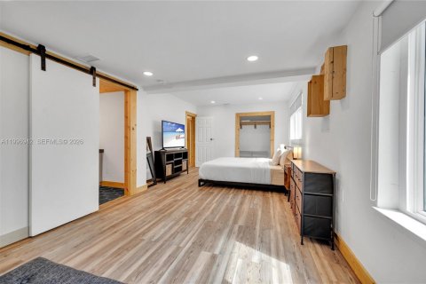 House in Miami, Florida 5 bedrooms, 257.15 sq.m. № 2058537 - photo 26