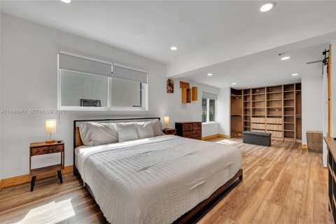 House in Miami, Florida 5 bedrooms, 257.15 sq.m. № 2058537 - photo 24