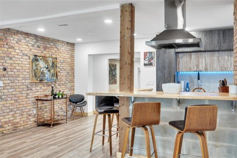 House in Miami, Florida 5 bedrooms, 257.15 sq.m. № 2058537 - photo 3