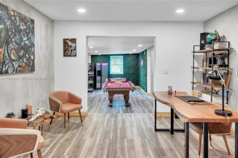 House in Miami, Florida 5 bedrooms, 257.15 sq.m. № 2058537 - photo 16