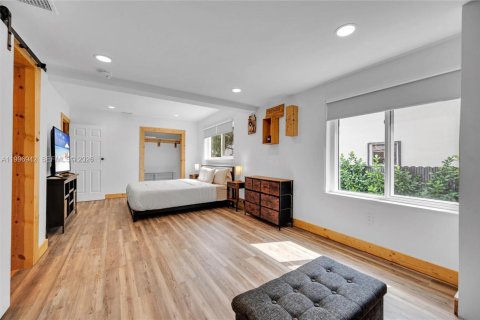 House in Miami, Florida 5 bedrooms, 257.15 sq.m. № 2058537 - photo 29