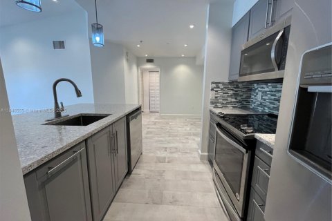 Condo in Miramar, Florida, 1 bedroom  № 1846314 - photo 1