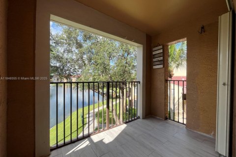 Condo in Miramar, Florida, 1 bedroom  № 1846314 - photo 13