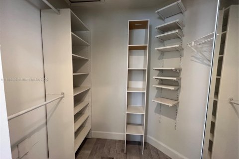 Condo in Miramar, Florida, 1 bedroom  № 1846314 - photo 10