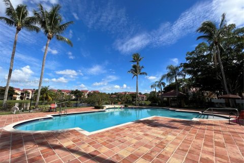 Condo in Miramar, Florida, 1 bedroom  № 1846314 - photo 17