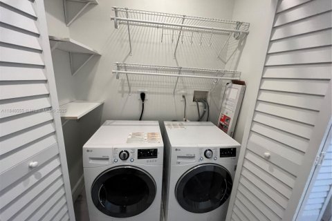 Condo in Miramar, Florida, 1 bedroom  № 1846314 - photo 12