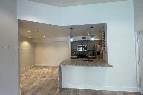 Condo in Miramar, Florida, 1 bedroom  № 1846314 - photo 4