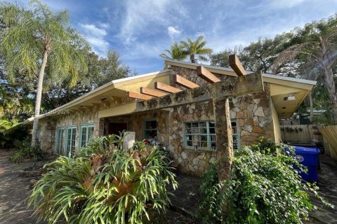 Casa en venta en Miami, Florida, 3 dormitorios, 177.07 m2 № 2008031 - foto 2