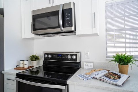 House in Largo, Florida 2 bedrooms, 95.69 sq.m. № 1754736 - photo 14