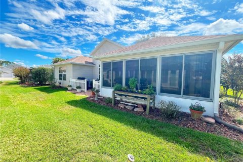 House in The Villages, Florida 3 bedrooms, 152.36 sq.m. № 2403119 - photo 15
