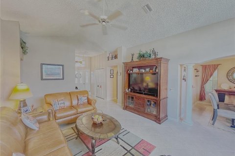 House in The Villages, Florida 3 bedrooms, 152.36 sq.m. № 2403119 - photo 26