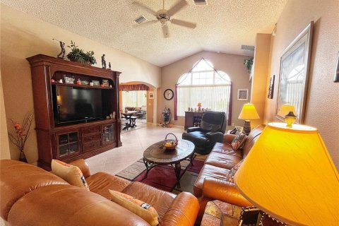 House in The Villages, Florida 3 bedrooms, 152.36 sq.m. № 2403119 - photo 28