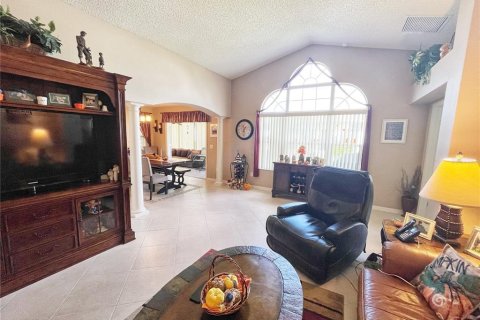 House in The Villages, Florida 3 bedrooms, 152.36 sq.m. № 2403119 - photo 27