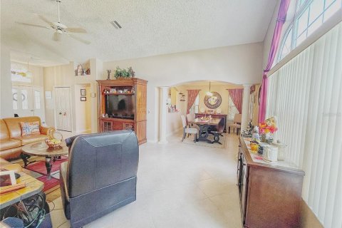 House in The Villages, Florida 3 bedrooms, 152.36 sq.m. № 2403119 - photo 23