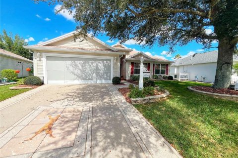 House in The Villages, Florida 3 bedrooms, 152.36 sq.m. № 2403119 - photo 2