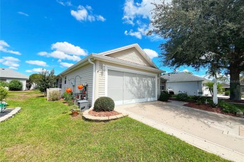 House in The Villages, Florida 3 bedrooms, 152.36 sq.m. № 2403119 - photo 17