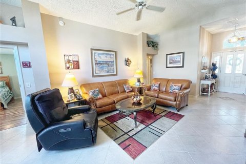 House in The Villages, Florida 3 bedrooms, 152.36 sq.m. № 2403119 - photo 22
