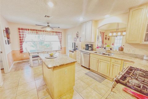 House in The Villages, Florida 3 bedrooms, 152.36 sq.m. № 2403119 - photo 30