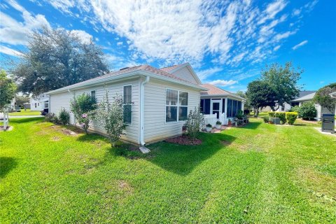 House in The Villages, Florida 3 bedrooms, 152.36 sq.m. № 2403119 - photo 11