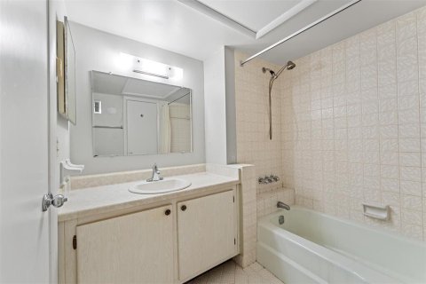 Condominio en venta en Oakland Park, Florida, 1 dormitorio, 65.87 m2 № 2146321 - foto 13