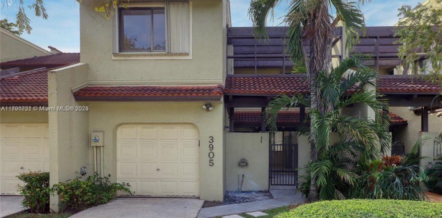 Adosado en Doral, Florida 3 dormitorios, 159.05 m2 № 1939468
