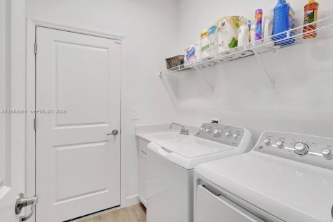 House in Fort Myers, Florida 3 bedrooms № 2045818 - photo 18