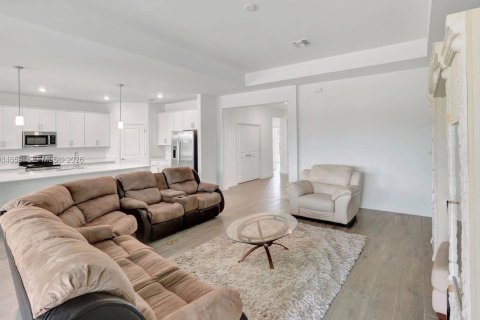 House in Fort Myers, Florida 3 bedrooms № 2045818 - photo 12