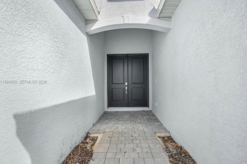 House in Fort Myers, Florida 3 bedrooms № 2045818 - photo 4