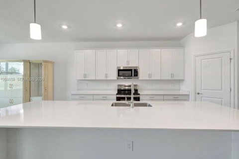 House in Fort Myers, Florida 3 bedrooms № 2045818 - photo 8