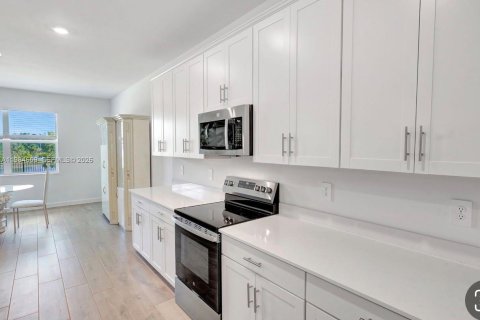 House in Fort Myers, Florida 3 bedrooms № 2045818 - photo 11