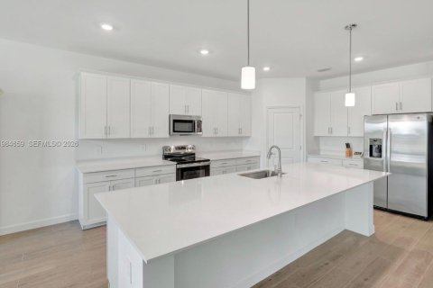 House in Fort Myers, Florida 3 bedrooms № 2045818 - photo 7