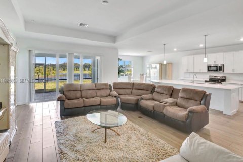 House in Fort Myers, Florida 3 bedrooms № 2045818 - photo 13