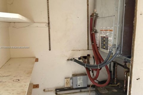 Condo in Hallandale Beach, Florida, 1 bedroom  № 1950393 - photo 10