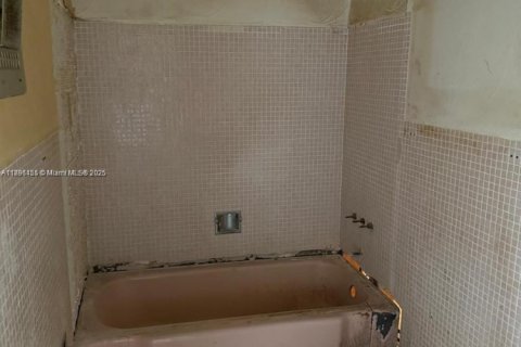 Condo in Hallandale Beach, Florida, 1 bedroom  № 1950393 - photo 7