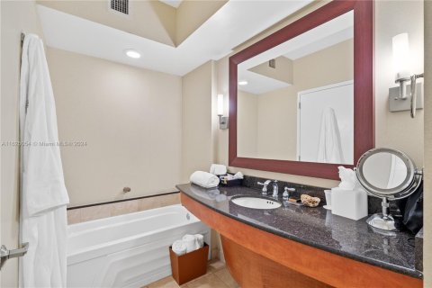 Condominio en venta en Sunny Isles Beach, Florida, 51.19 m2 № 1281836 - foto 19