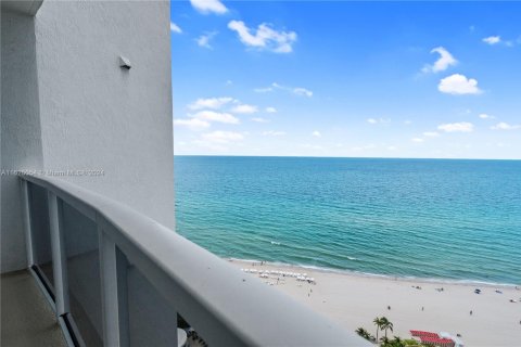 Condominio en venta en Sunny Isles Beach, Florida, 51.19 m2 № 1281836 - foto 10