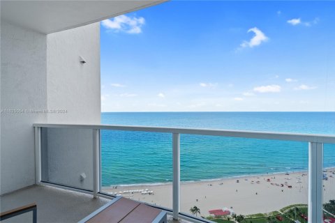 Condominio en venta en Sunny Isles Beach, Florida, 51.19 m2 № 1281836 - foto 9