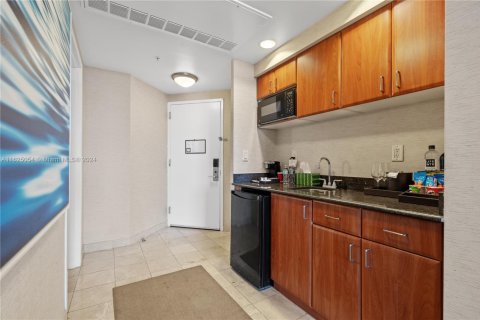 Condominio en venta en Sunny Isles Beach, Florida, 51.19 m2 № 1281836 - foto 11